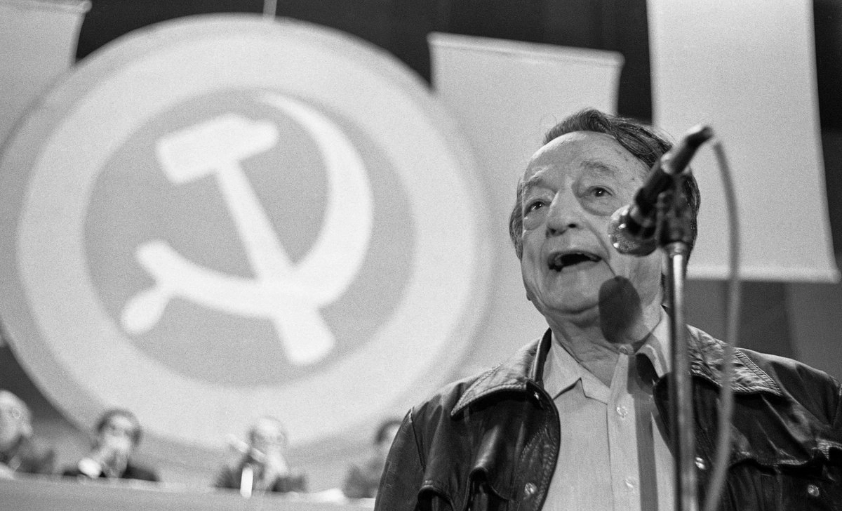 Valentín Campa, en la fundación del Partido Socialista Unificado de México.