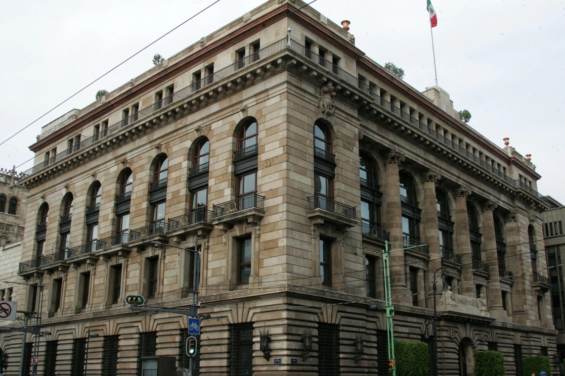 El Banco de México determinó subir su tasa de interés en 0.50 puntos para ubicarla a 6.50 por ciento. Foto Roberto García Rivas / Archivo