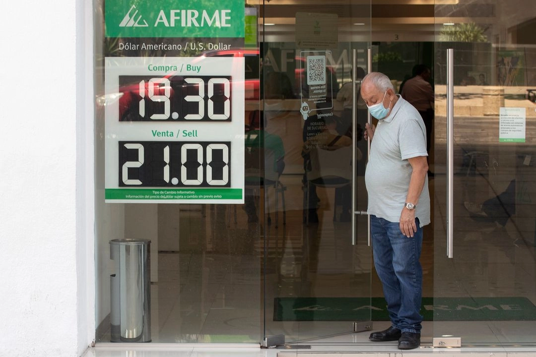 Inversionistas internacionales se mantuvieron la cautela este martes, por lo que el peso mexicano pudo recuperar terreno ante el dólar estadunidense. Foto 