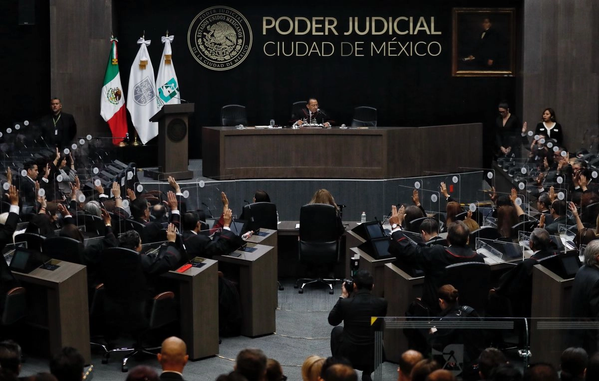 En sesión encabezada por el presidente del TSJCDMX se votó por los integrantes del Órgano de Administración Judicial; los elegidos fueron los magistrados Víctor Hugo González Rodríguez y Jorge Guerrero Meléndez y la maestra Reyna Concepción Mince Serrano. Foto 