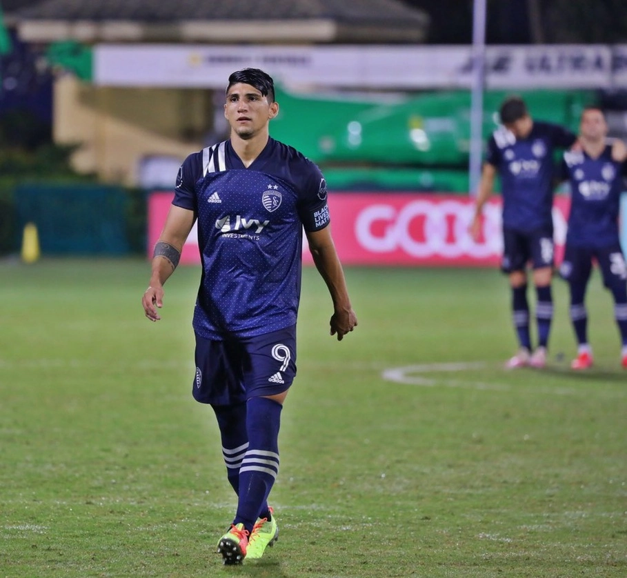 El delantero mexicano Alan Pulido, del Sporting Kansas City, fue elegido ese lunes Jugador de la Semana en la MLS. Foto tomada del Twitter @alanpulido 