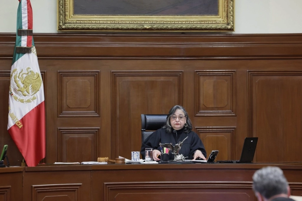 Dicho grupo está conformado por la presidenta de la Corte, Piña; la magistrada presidenta del Tribunal Electoral del Poder Judicial de la Federación (TEPJF), Mónica Aralí Soto Fregoso; y los consejeros de la Judicatura Federal (CJF), Bernardo Bátiz Vázquez, la maestra Eva Verónica de Gyvés Zárate y Sergio Javier Molina Martínez. Foto Cuartoscuro