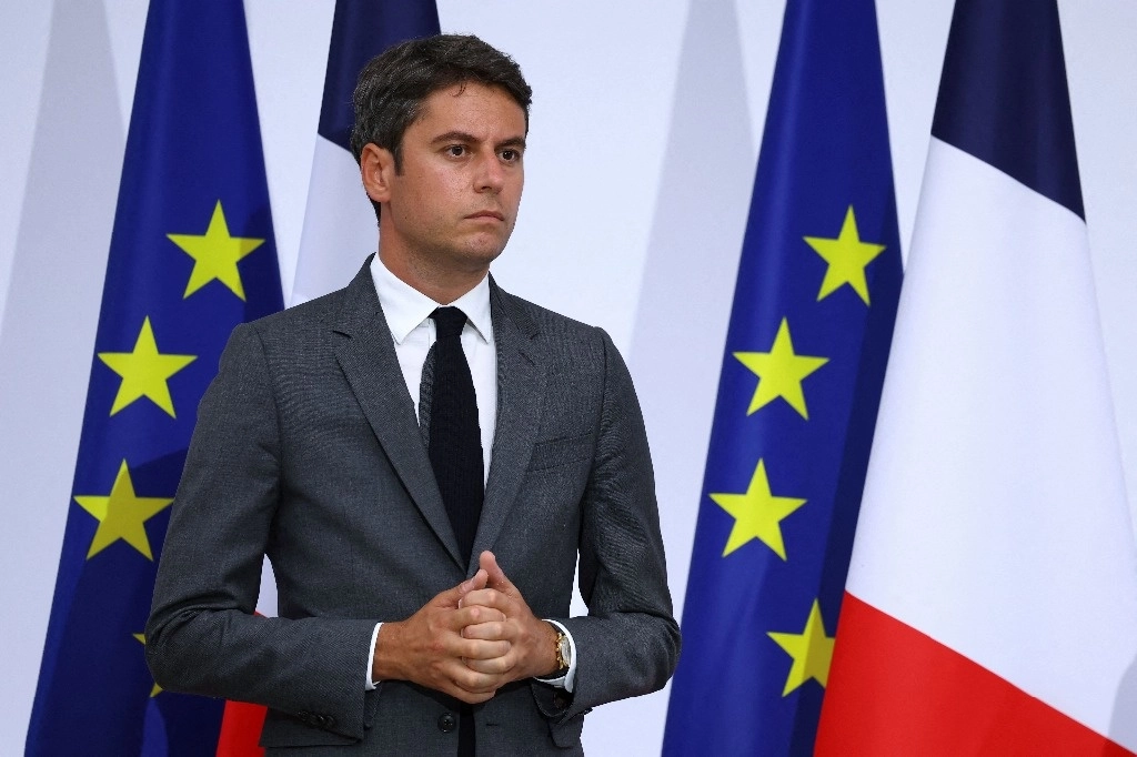 Gabriel Attal, primer ministro de Francia, recibió el apoyo de la mayoría de los diputados del partido Renacimiento como líder de bancada en el Parlamento. Foto Afp