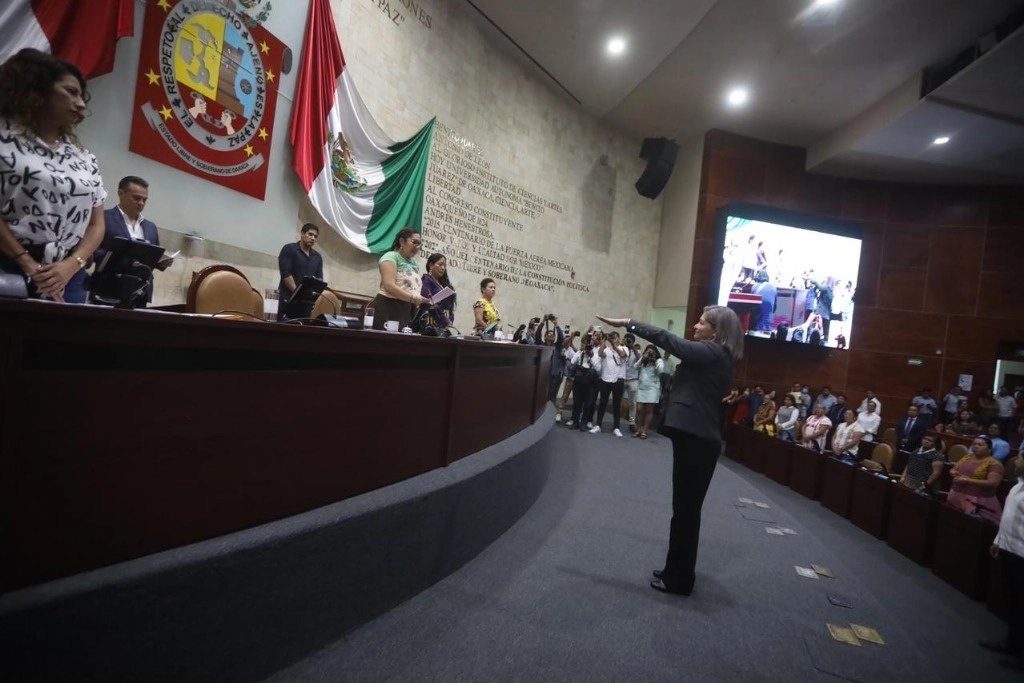 Lara Rodríguez es la primera mujer elegida para estar al frente del organismo estatal de derechos humanos, el cual encabezará por siete años. Foto La Jornada