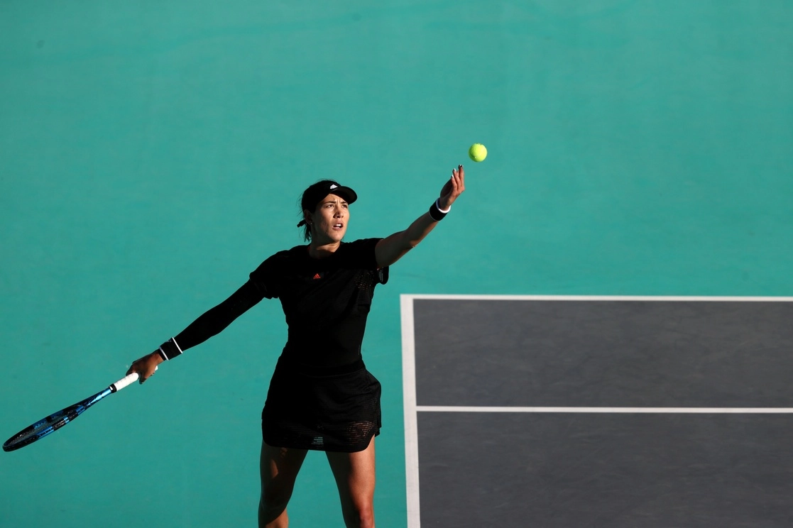 La española Garbiñe Muguruza fue derrotada en octavos de final del torneo de Abu Dabi. Foto Tomada del Twitter @WTA_Espanol