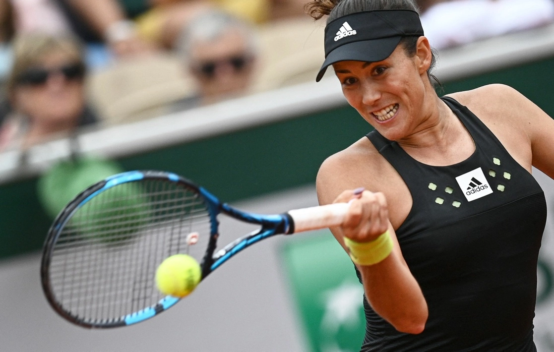 La española Garbine Muguruza durante su partido individual femenino contra Kaia Kanepi de Estonia en el torneo de tenis Roland-Garros Open en París el 22 de mayo de 2022. Foto Afp