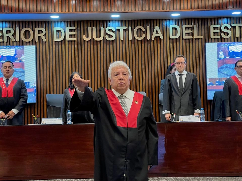 El magistrado decano, Juan Emilio Elizalde Figueroa rindió protesta como presidente interino del Tribunal Superior de Justicia (TSJ), durante una sesión extraordinaria celebrada la mañana de este sábado.