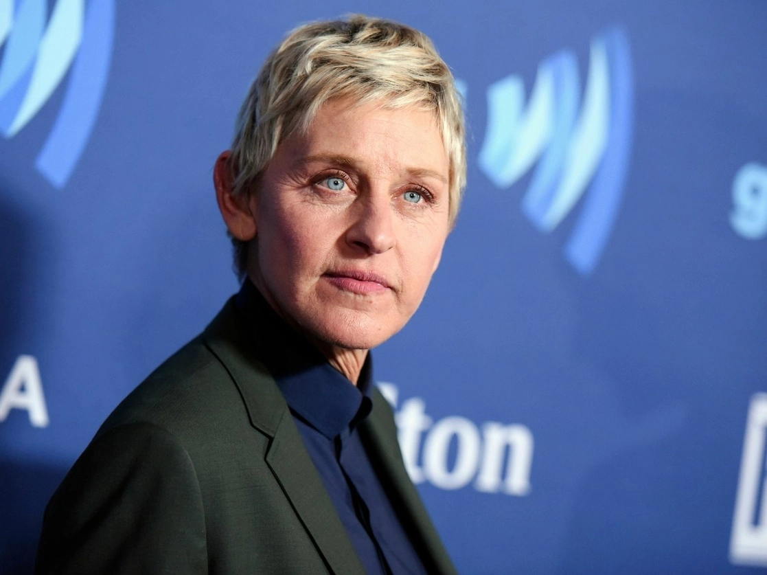 La presentadora Ellen DeGeneres a su llegada a la 26ª. Edición de los GLADD Media Awards en Beverly Hills, el 21 de marzo de 2015. Foto Ap