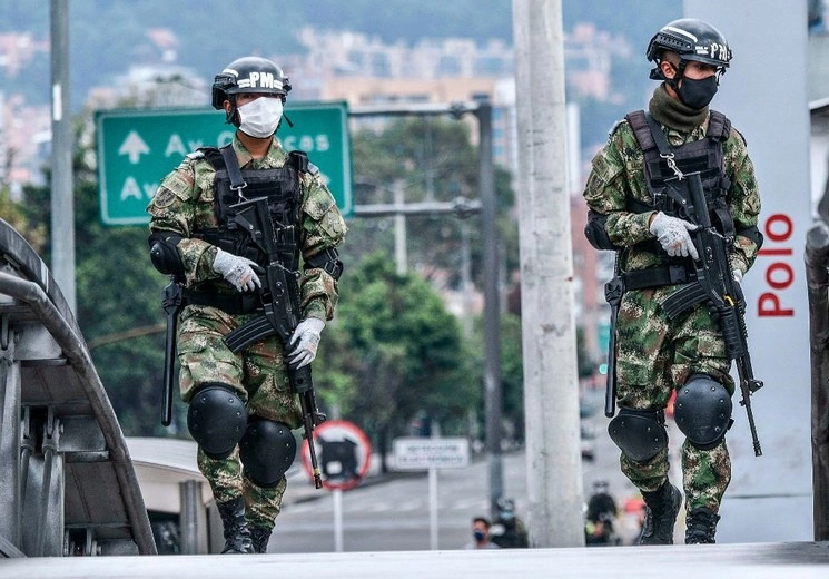 Patrullaje de seguridad de soldados del Ejército de Colombia. Foto Afp / Archivo 