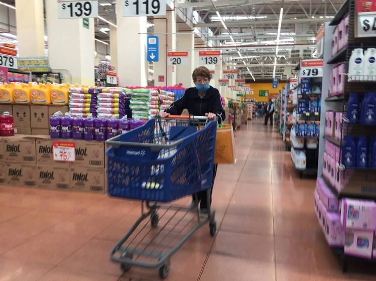 La liquidación de un adeudo fiscal de 8 mil millones de pesos que hizo la empresa Walmart representa la rectificación en su postura, aseveró el presidente Andrés Manuel López Obrador. Foto Cristina Rodríguez / Archivo 