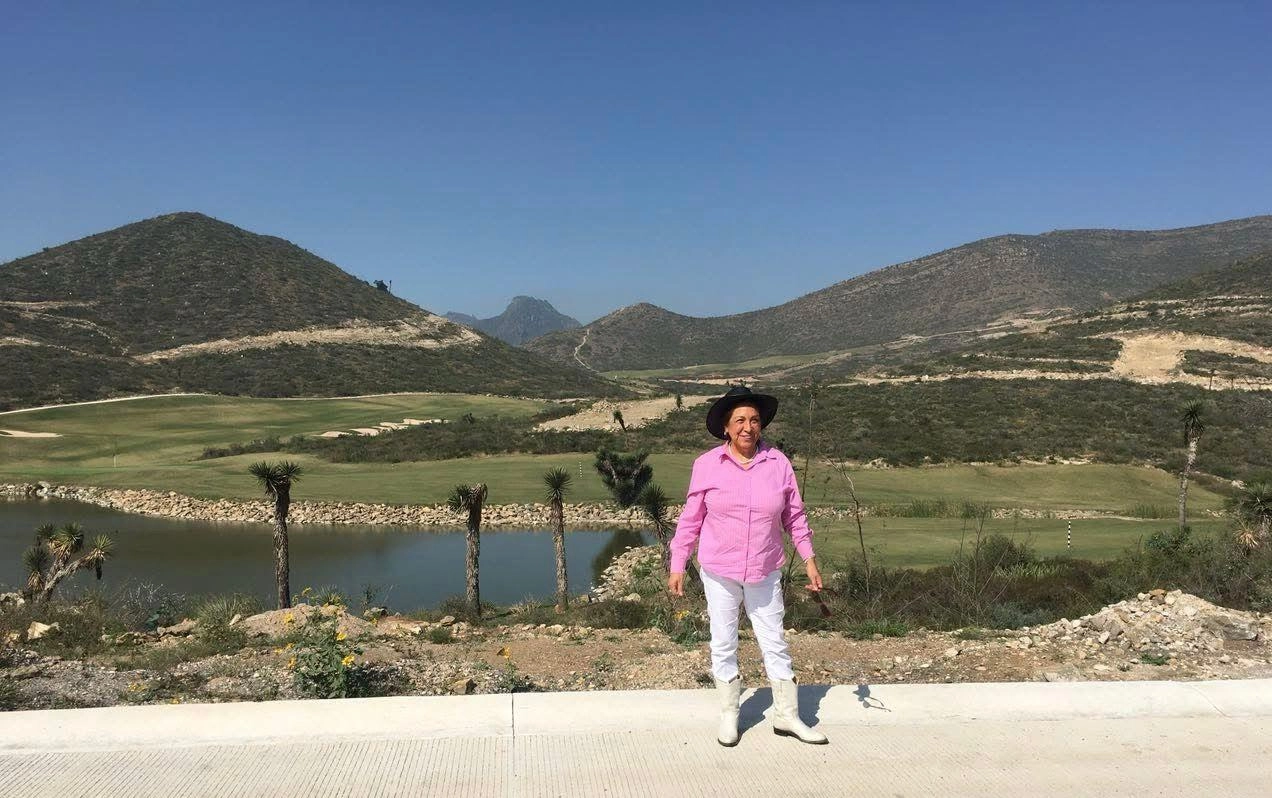María de los Ángeles asegura ser la propietaria de los predios que compró el magnate en Santa Catarina. Foto