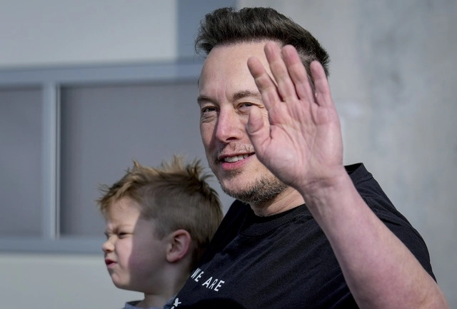 Elon Musk, propietario de X, se retractó de sus declaraciones y dijo que aceptará las disposiciones judiciales de Brasil. Foto Ap