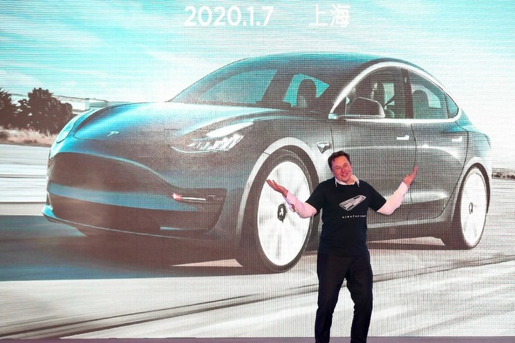 El CEO de Tesla, Elon Musk, durante una Ceremonia de entrega del Modelo 3 hecha en China por Tesla en Shanghai. Foto Afp