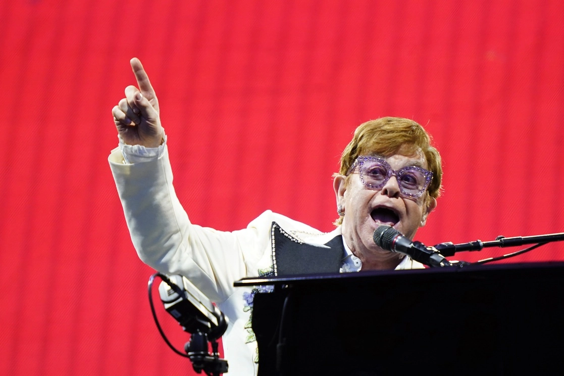 El cantante Elton John durante un concierto de su gira ‘Farawell Yellow Brick Road’, en Citizens Bank Park en Filadelfia, el 15 de julio de 2022. Foto Ap
