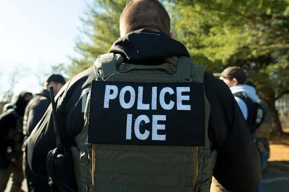 Un agente del Servicio de Inmigración y Control de Aduanas (ICE, por sus siglas en inglés).