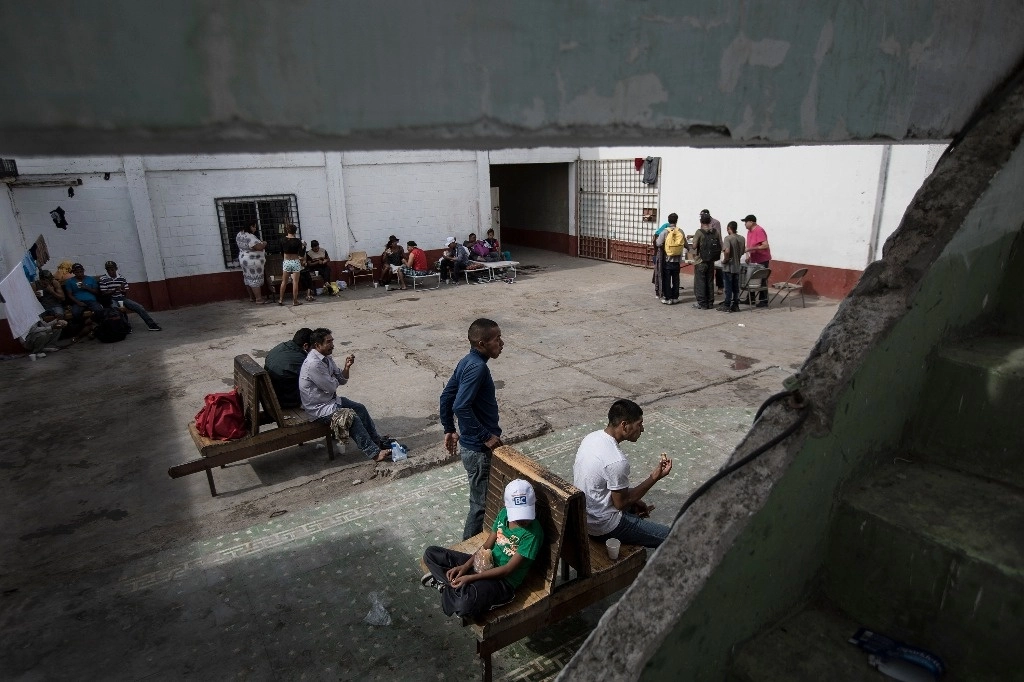 Migrantes centroamericanos en el refugio Refugio Alfa & Omega en Mexicali, BC. Foto Ap/Archivo