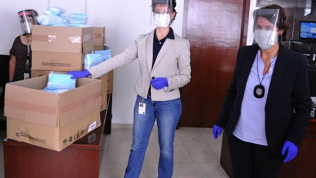 Donación de 15 mil cubrebocas por parte de la Embajada de Francia en México y la Fundación Axa. Foto www.fgjcdmx.gob.mx 
