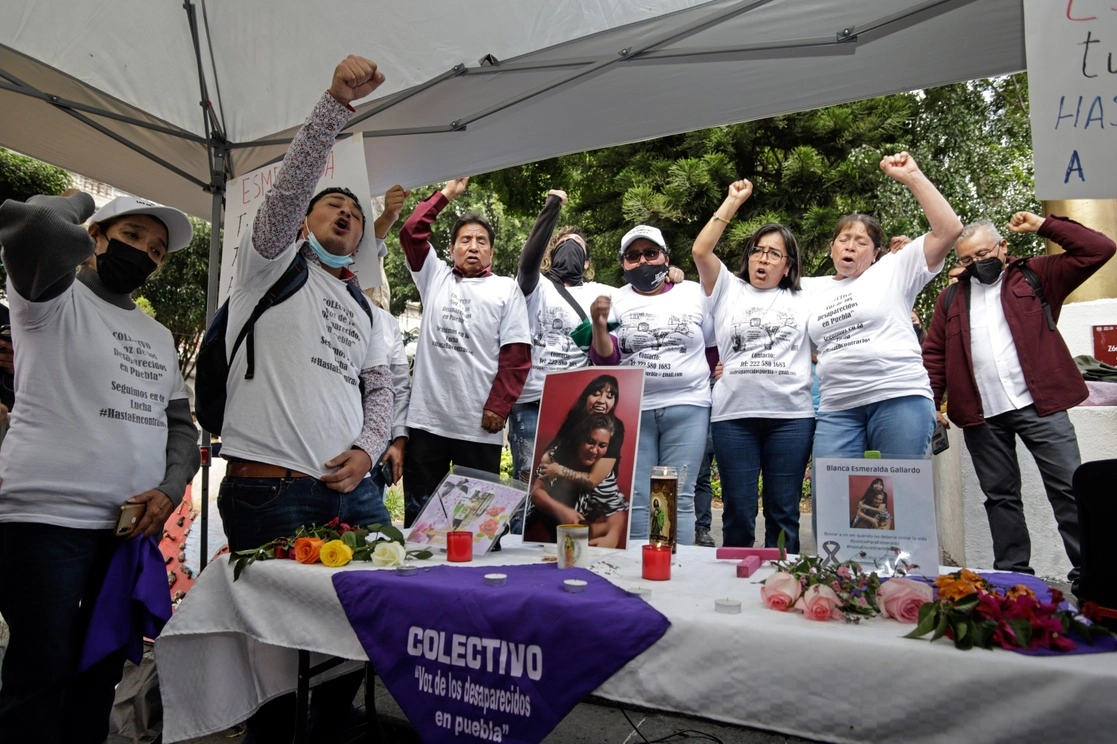 Mujeres del colectivo La Voz de los Desaparecidos rindieron ayer un homenaje a su compañera Esmeralda Gallardo, quien fue asesinada hace un par de días y quien buscaba a su hija desaparecida. Foto Cuartoscuro