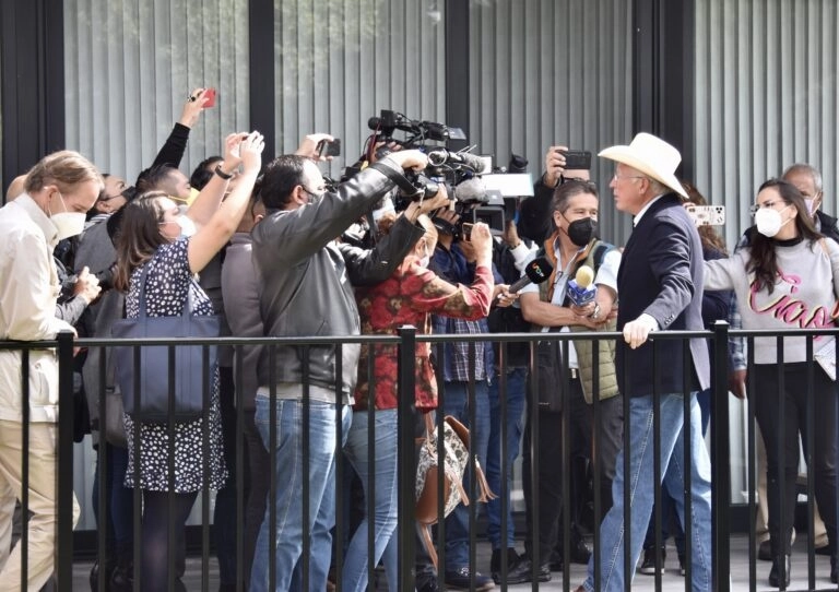 El embajador de Estados Unidos en México, Ken Salazar, ofrece declaraciones a la prensa, el 3 de mayo de 2022. Foto tomada del sitio de https://mx.usembassy.gov/
