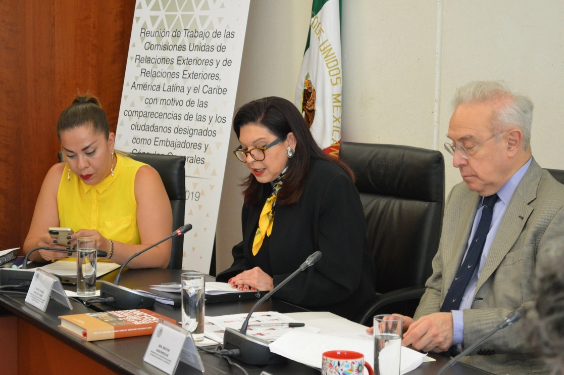 María Teresa Mercado Pérez, embajadora de México en Bolivia (c) en  imagen de archivo. Foto tomada de la cuenta de Twitter @CGBSenado