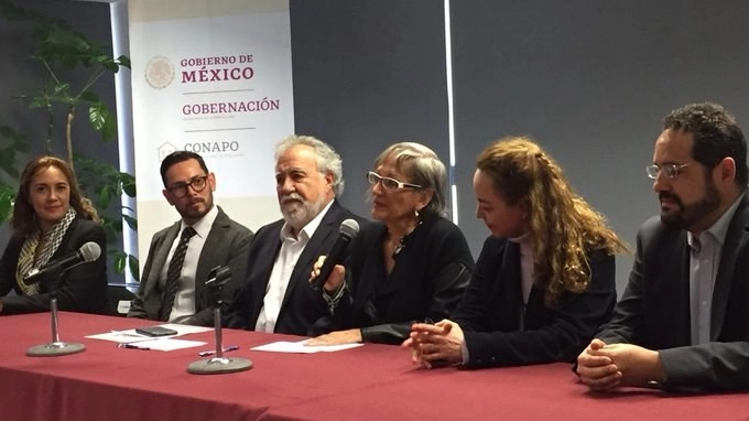 La Segob, a través del subsecretario de Derechos Humanos, Población y Migración, Alejandro Encinas, tomó protesta a la nueva titular del  Conapo, Gabriela Rodríguez. Foto Cortesía Segob 