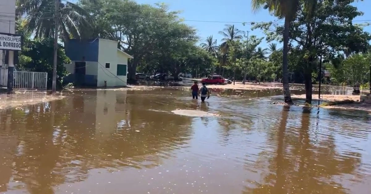 Olas de 2 a 4 metros de altura y marejada constante, ha provocado que el mar, salga de su habitual lugar e ingrese con rapidez a calles, avenidas y zonas habitacionales en distintas localidades costeras.