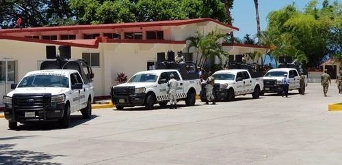Integrantes del ‘Cártel Jalisco Nueva Generación’ a integrantes de la Guardia Nacional cuando realizaban patrullajes en la comunidad de Atengo, Jalisco. Foto ‘La Jornada’ / Archivo