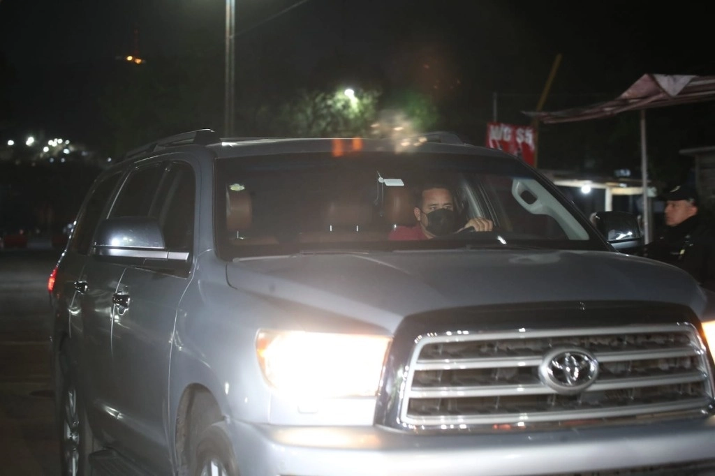 Emilio Lozoya, ex director de Pemex salió anoche de prisión gracias a un fallo judicial para enfrentar en libertad limitada sus dos procesos penales, en las mismas condiciones que tenía hasta noviembre de 2021, cuando fue encarcelado. Foto Yazmín Ortega Cortés