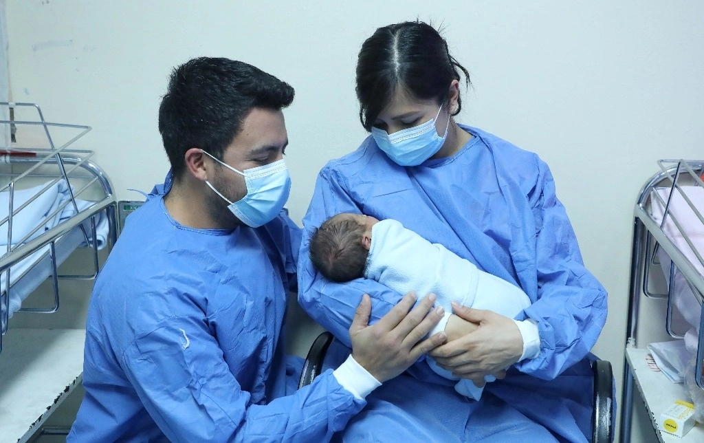 La CNDH recomendó al IMSS que colabore ampliamente ante la Comisión Ejecutiva de Atención a Víctimas en la inscripción de la víctima y sus familiares en el Registro Nacional correspondiente, para que proceda a la inmediata reparación integral del daño. Foto Cuartoscuro/ Archivo 
