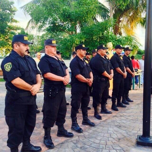 Por la mañana, los inconformes acudieron a la sede alterna de la SPSC ubicada en la Academia de Policía, donde el personal administrativo no supo darles respuesta. Foto @PoliciaCampeche 