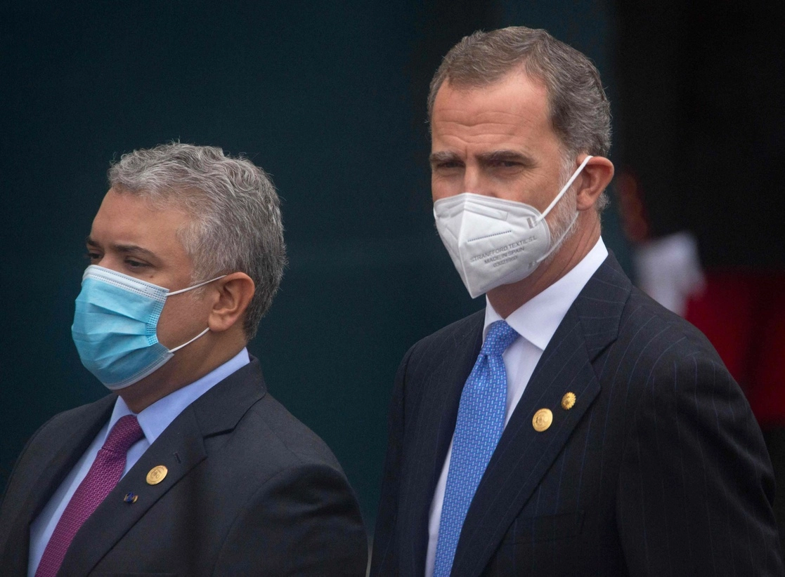Iván Duque, presidente de Colombia (izq), junto al rey Felipe VI. Foto  Afp 