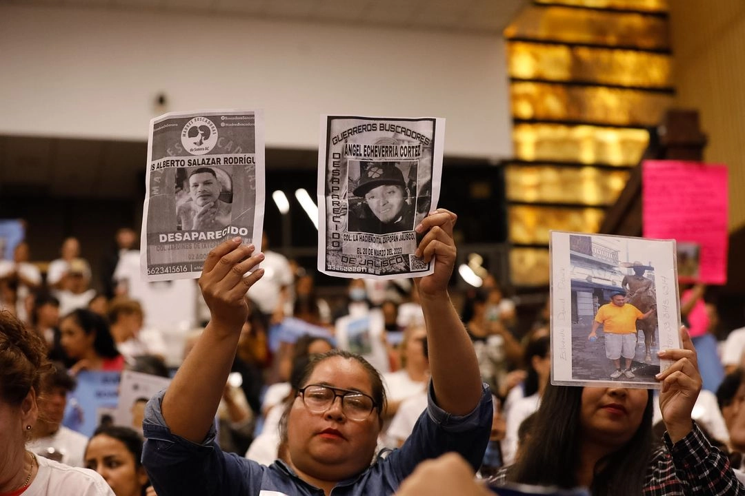 Familiares de personas desaparecidas durante una protesta en imagen de archivo. Foto 