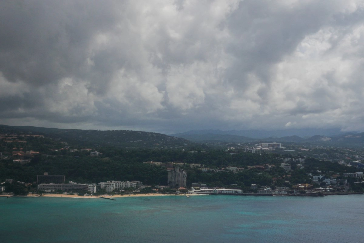 La Bahía de Montego en Jamaica previo al impacto del huracán 'Melissa'. Foto  