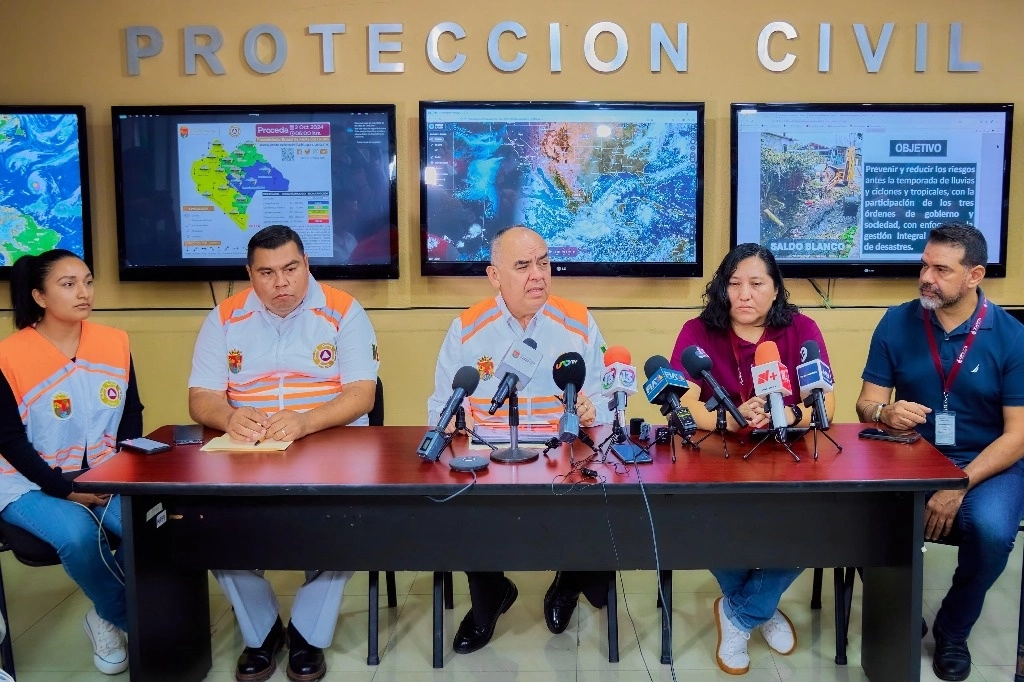 Manuel García, titular de Protección Civil en la entidad, aseguró que se activó el Comité Estatal de Emergencia y se dio aviso a los más de 10 mil comités comunitarios en todos los municipios. Foto La Jornada 