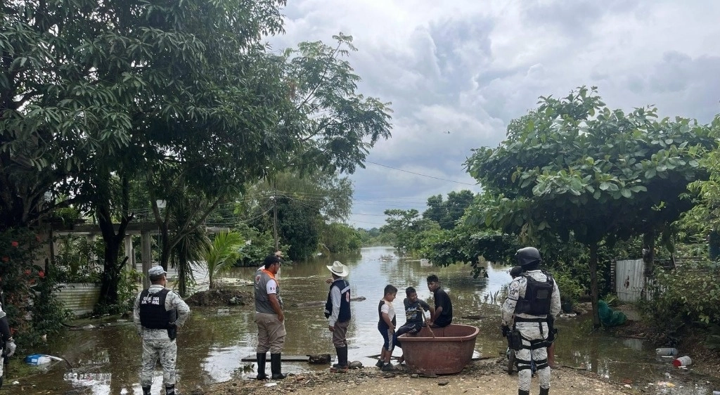 El huracán 'Milton' se convirtió en Categoría 1 y ha dejado daños en entidades como Veracruz. Foto Gobierno de Veracruz