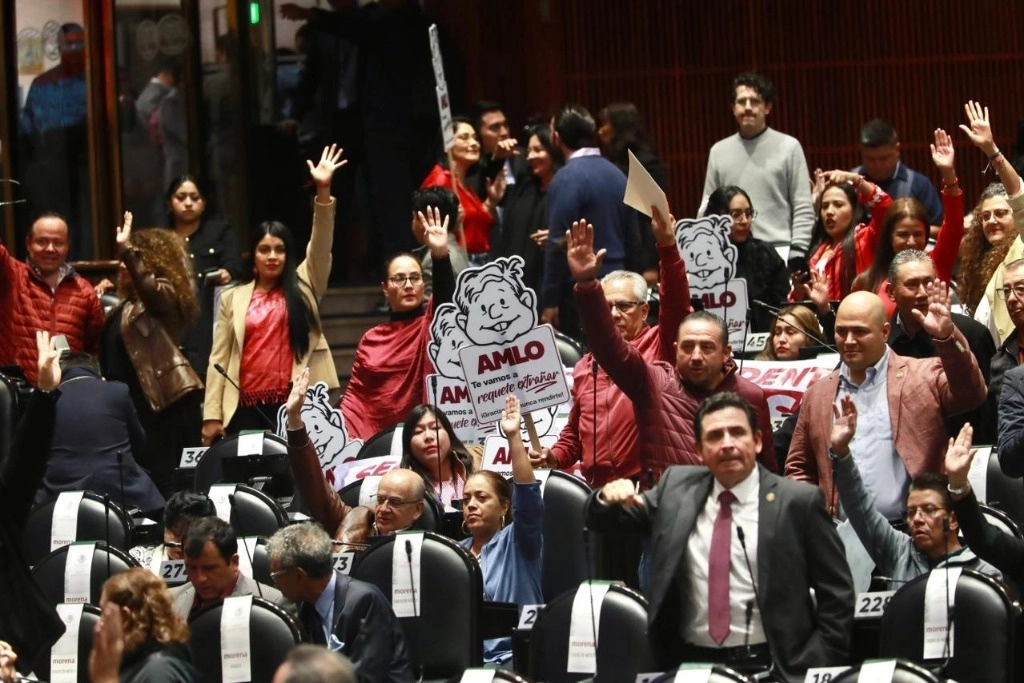 En una sesión que duró apenas 12 minutos, el presidente en turno de la Mesa Directiva, Sergio Gutiérrez Luna, emitió las declaratorias.Foto: Luis Castillo