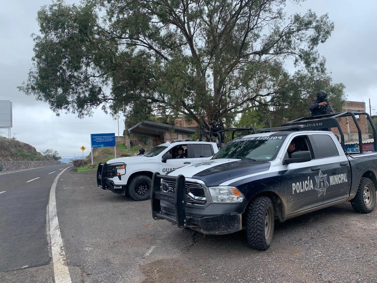 Mario Castillo fue intimidado en Irapuato, Guanajuato, cuando hacía una transmisión en vivo y cuando el comunicador se retiró del lugar fue agredido con un arma de fuego; uno de los tiros dio en la motociclieta en la que se trasladaba. Foto 