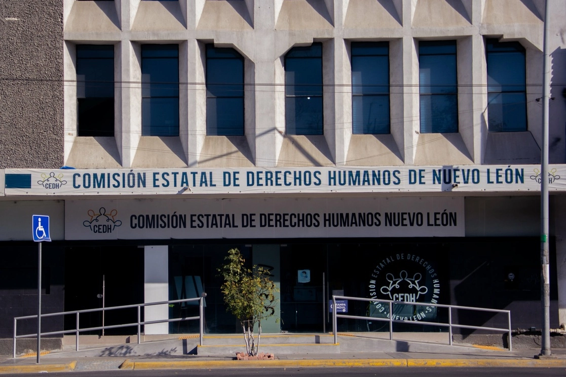 El organismo manifestó que el DIF debe reconocer públicamente que violentó no solo los derechos humanos del menor sino los procedimientos administrativos. Foto tomada del Twitter de @CEDHNL