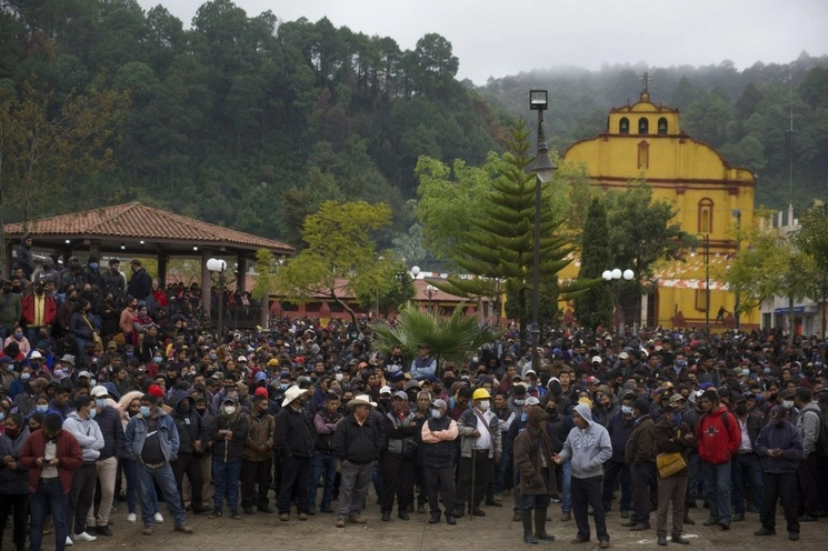 Imagen de archivo de las elecciones municipales de Oxchuc, Chiapas, en diciembre de 2021, las cuales fueron interrumpidas. Foto Cuartoscuro