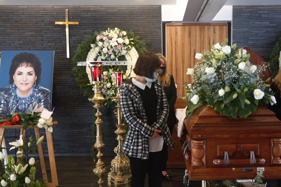 El adiós a Carmen Salinas fue sentido y estuvo saturado de anécdotas de amigos, colegas, periodistas y seguidores que recordaron su amistad, solidaridad, legado y talento. Foto Guillermo Sologuren