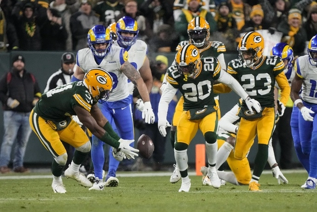 Con el triunfo sobre los Carneros de Los Ángeles, los empacadores de Green Bay mantienen esperanzas de playoffs. Foto Ap