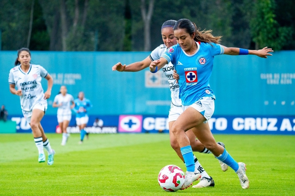 El segundo tiempo fue de dominio azul, pero el equipo no logró concretar sus llegadas al marco rival. Foto tomada de X @LigaBBVAFemenil.