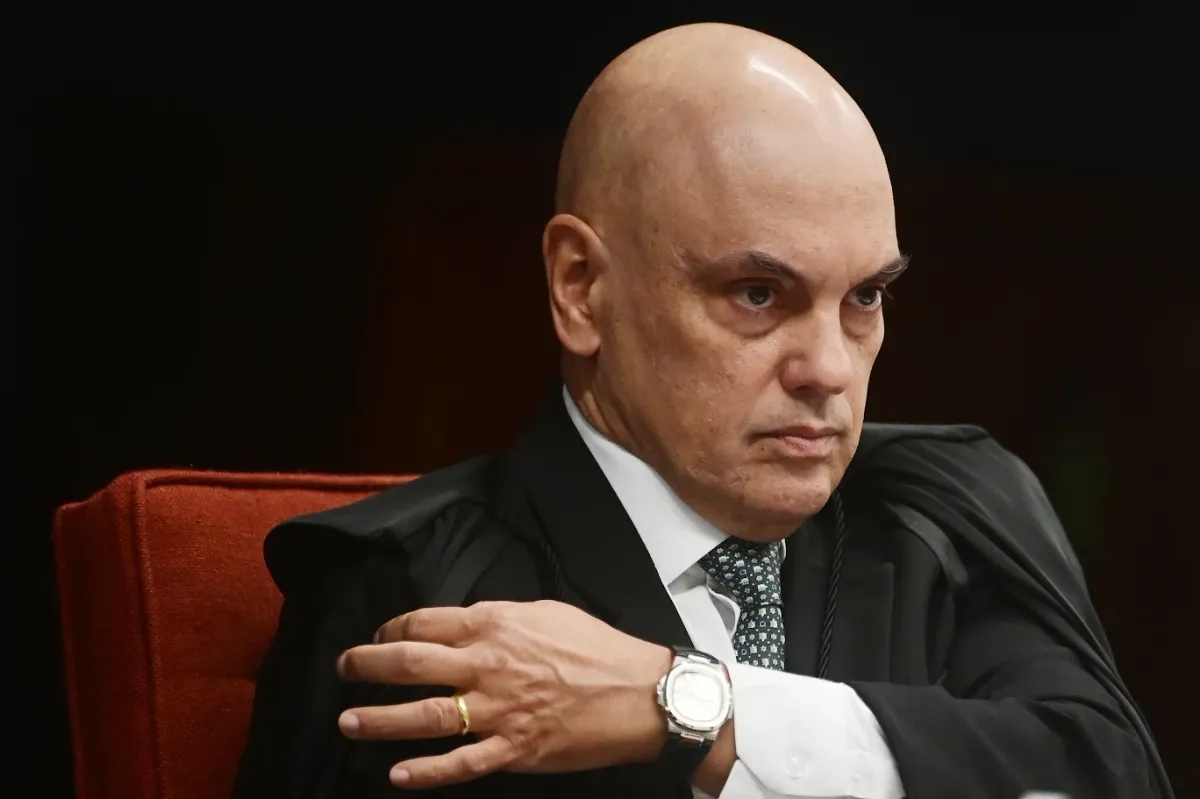 El juez del supremo tribunal brasileño Alexandre de Moraes presentó un informe al comenzar el proceso contra el ex mandatario y otros siete acusados. Foto 
