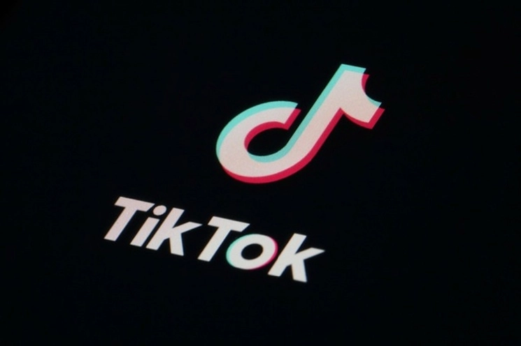 La ciudad de NY prohibió el uso de tik tok en teléfonos celulares asignados por el ayuntamiento. Foto Ap / Archivo 