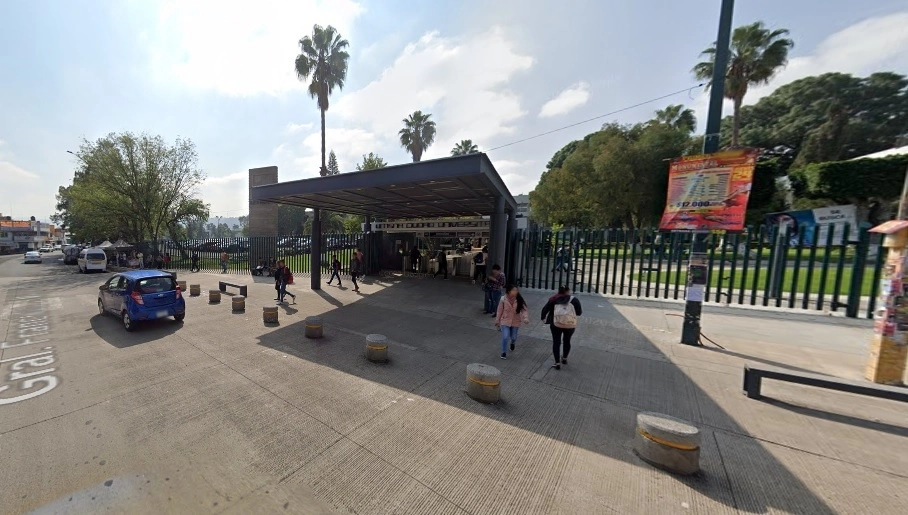 Fachada de la Universidad Michoacana de San Nicolás de Hidalgo en Morelia, Michoacán. Foto Tomada de Google Maps