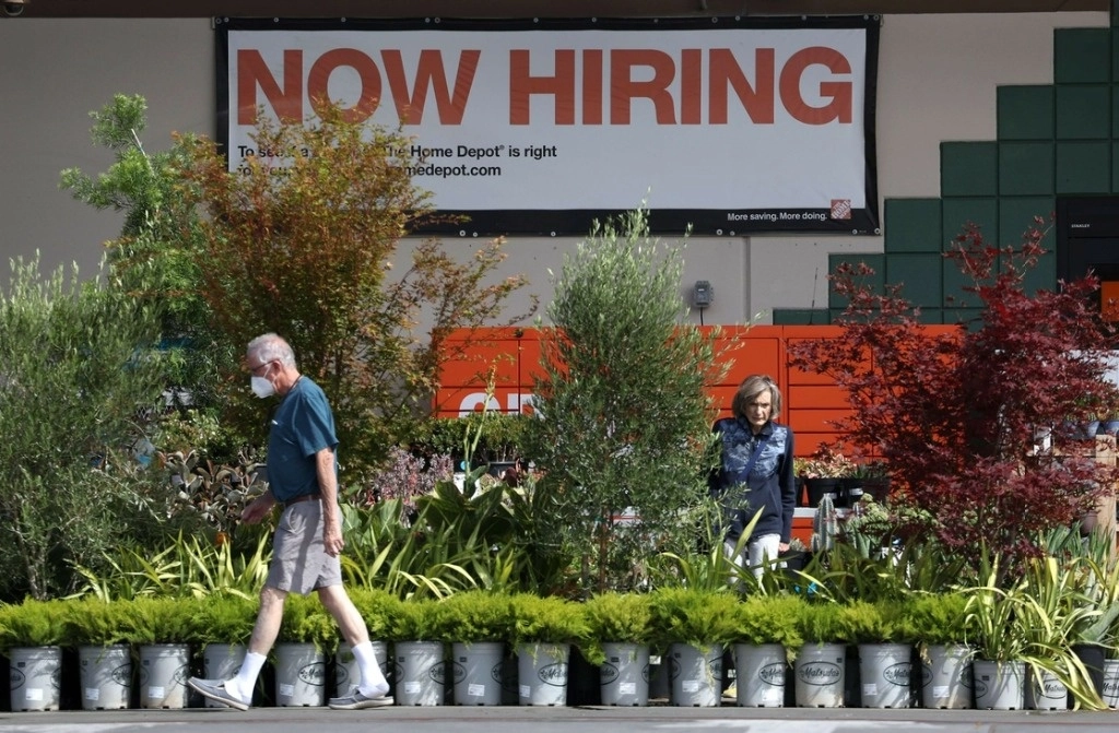 La economía estadunidense siguió generando empleo a buen ritmo en marzo, con lo que la tasa de desempleo bajó a 3.5 por ciento, signo de la persistente rigidez del mercado laboral. Foto Afp / Archivo