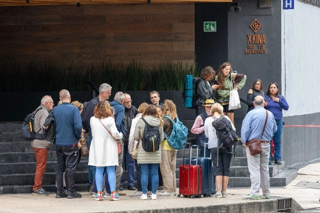 En los primeros tres meses del año el sector turístico empleó a 4 millones 831 mil personas, lo que representó un aumento de 3.3% o de 153 mil personas con respecto a lo reportado en el mismo periodo, pero de 2023, informó la Sectur. Foto Pablo Ramos / Archivo