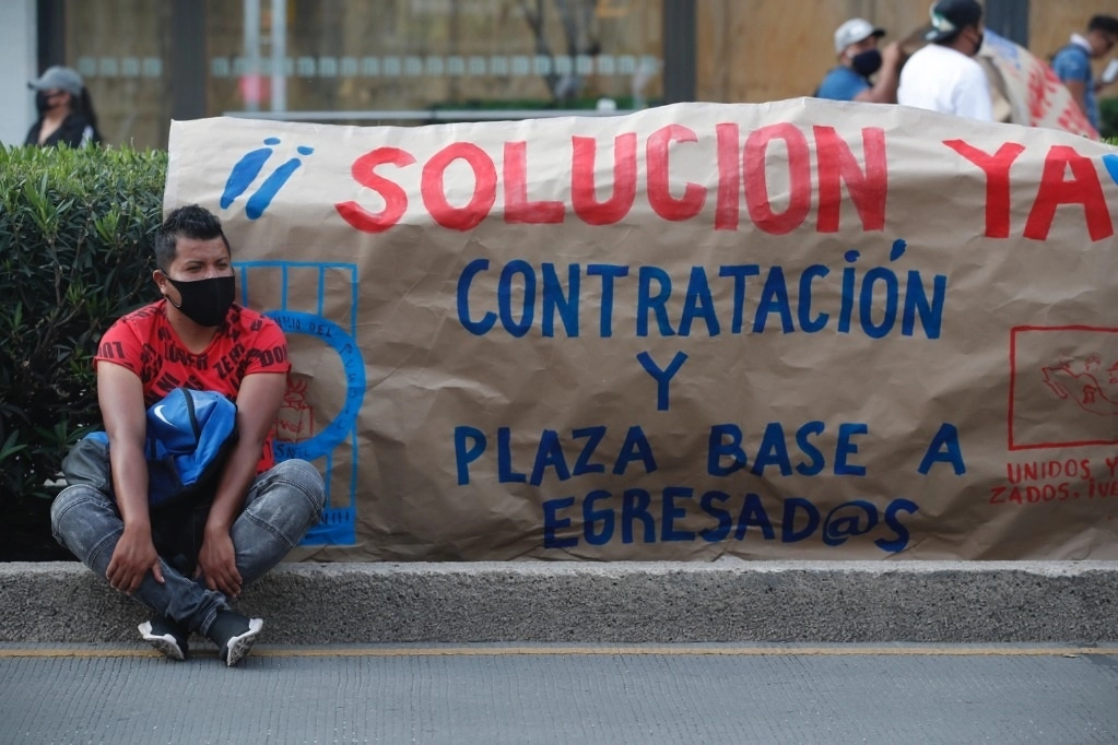 En imagen de archivo, maestros de la sección 18 de la CNTE de Michoacán, protestan en la CDMX. Foto Víctor Camacho