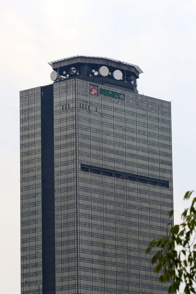 Torre de Pemex en la Ciudad de México. Foto Roberto García Ortiz / Archivo