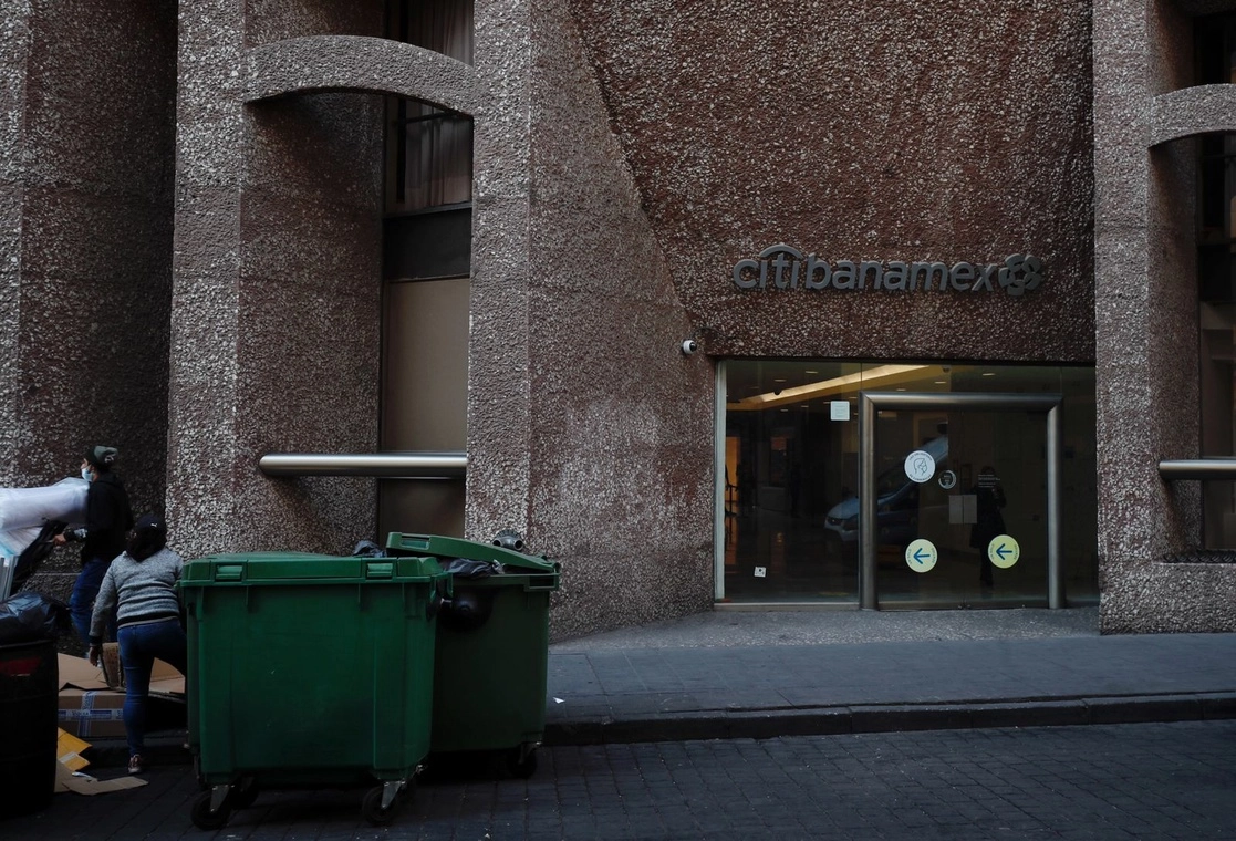 Fachada de la oficina central de Citibanamex, ubicada en la calle Venustiano Carranza, esquina con avenida La Palma, en el Centro Histórico de la Ciudad de México, el 12 de enero de 2022. Foto Cristina Rodríguez